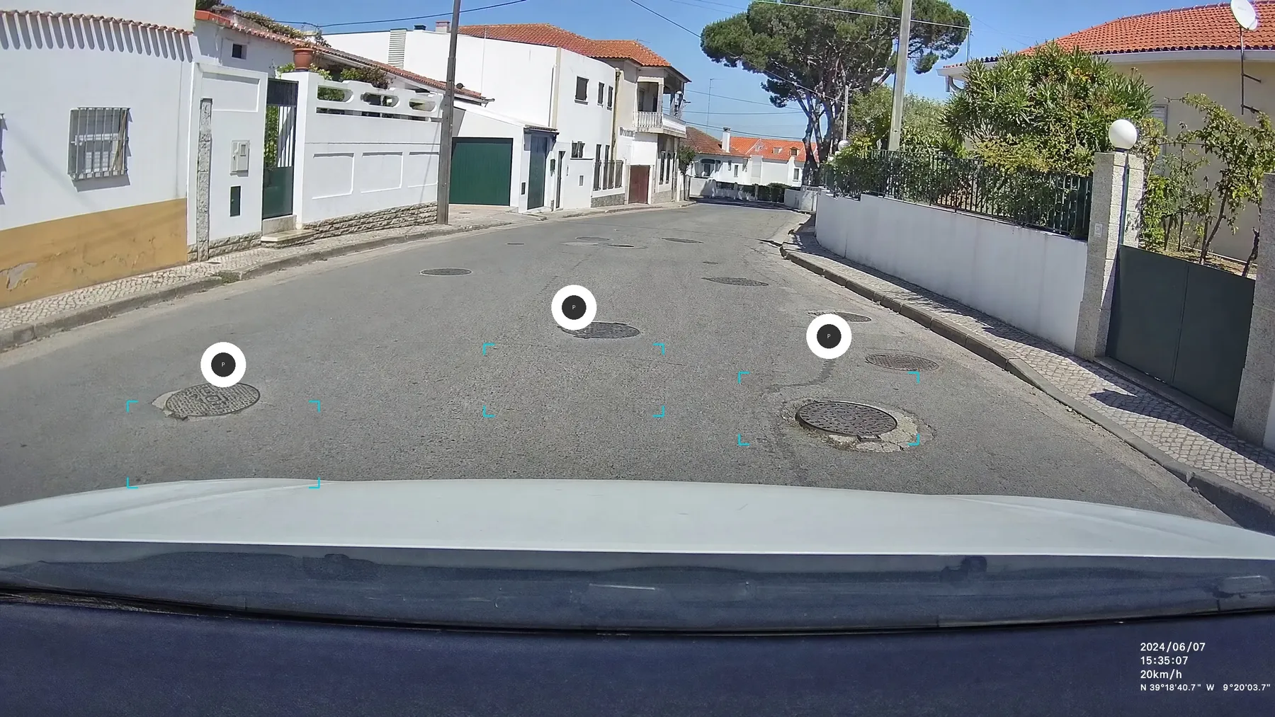 Buracos e tampas detectados pela IA da Mapzer